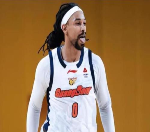 廣東隊開始放假，年輕球員二沙島加練，朱芳雨挑選國內(nèi)中鋒