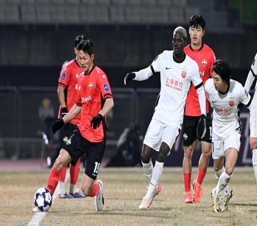 海港新外援中超亂殺！光頭確立新標(biāo)準(zhǔn)，江原主帥疑似陰陽(yáng)中超冠軍