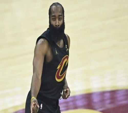 大爆發(fā)！騎士轟235打崩魚腩：神射手三分7中7，哈登11分8助