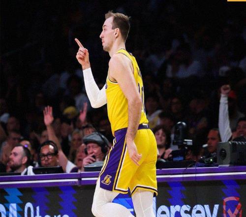 3戰(zhàn)20中12！湖人新援讓大將軍公開道歉，但雷迪克真的沒用好他啊