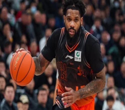 山東男籃官宣：與鮑威爾友好解約首階段6場20+最高分29分