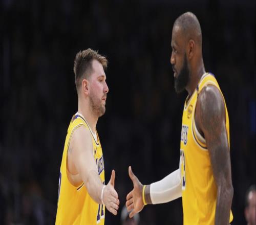 詹姆斯被東契奇、白巧克力和凱爾特人球員等多位同行歌頌！