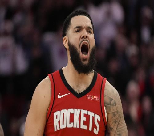 火箭最大的問(wèn)題非首發(fā)級(jí)別控衛(wèi)的欠缺此問(wèn)題關(guān)乎球隊(duì)建隊(duì)策略