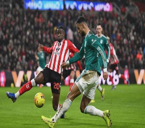 利物浦10掀翻魔鬼主場！范戴克創(chuàng)紀(jì)錄絕殺，右后衛(wèi)魔咒仍存在！