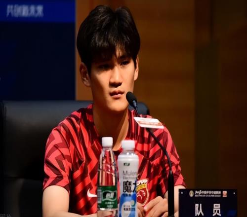 劉祝潤效力大連英博表現不俗，如今回上港首秀，為何卻發揮特別差