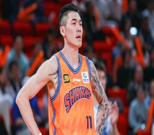 上海大勝實現(xiàn)2連冠：沖突不斷+造山西6人5犯洛夫頓25+8無解