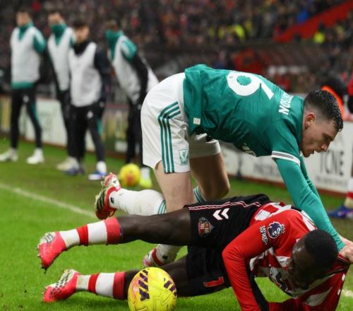 衛(wèi)冕冠軍險(xiǎn)勝，英超爭(zhēng)四格局大亂：曼聯(lián)優(yōu)勢(shì)微弱，領(lǐng)先利物浦3分