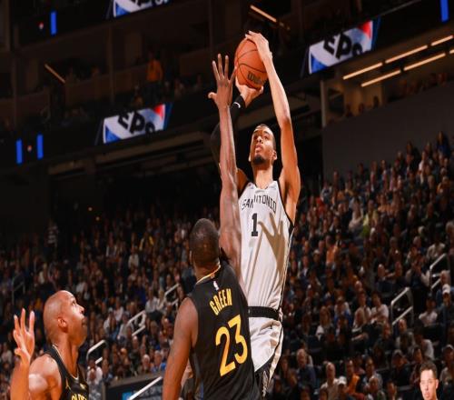 文班亞馬26+9，馬刺逆轉(zhuǎn)勇士豪取6連勝！格林17+12+8，?？怂贵@艷