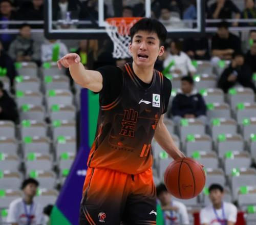 拿300萬，三分5中0+正負(fù)值最低！球迷：郭艾倫當(dāng)年憑啥給你打替補(bǔ)