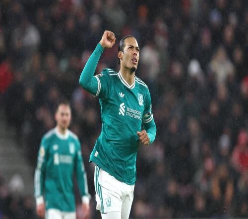 詹?。豪锲直緢龇朗囟巳珕T在線，斯洛特暫時可以松口氣了