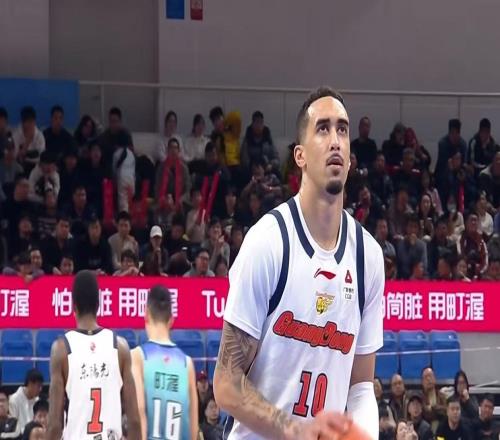 朱芳雨賭對(duì)了！廣東最適合的大外援曝光，杜鋒瞄準(zhǔn)馬刺棄將索漢