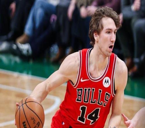 杰倫布朗24+4+4，懷特全能戰(zhàn)士武神手刃舊主，綠軍19分大勝公牛