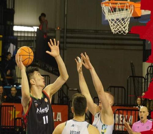 27分12板！2米21留洋中鋒大放異彩，能否挑起中國男籃內(nèi)線大梁