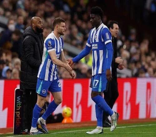 曼聯(lián)獵物公開擺爛！開場(chǎng)22分鐘被換下夏窗真要買他嗎