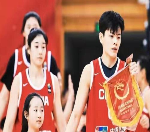 陳明伶21分中國(guó)女籃11974戰(zhàn)勝國(guó)際女籃聯(lián)隊(duì)取得交手兩連勝