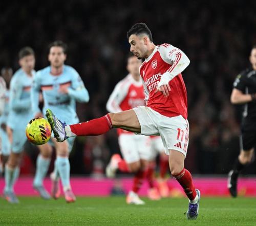 4連勝終結(jié)阿森納11小蜜蜂領(lǐng)先優(yōu)勢(shì)縮至4分馬丁內(nèi)利失絕殺單刀