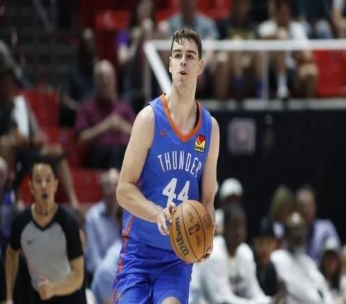 進(jìn)入聯(lián)盟596天后，他終于迎來(lái)生涯首秀