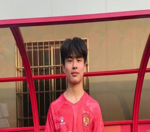 上海海港遭炮轟！恒大足校再發(fā)聲：反對暗箱操作，違規(guī)接觸球員