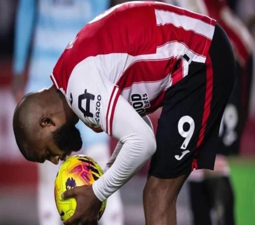 卡里克談獲得1月英超最佳主帥獎(jiǎng)項(xiàng)伊戈?duì)柕賮喐辏阂驗(yàn)槁?lián)，我喜歡上足球并且成為一名球員