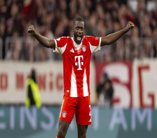 官方：于帕梅卡諾與拜仁續(xù)約至2030年