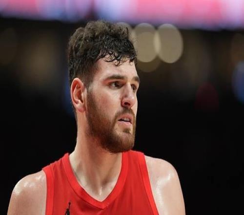 略顯尷尬，克林根在次節(jié)空籃不進(jìn)+遭貝利自拋?zhàn)钥蹜蛩? />
<div   id=