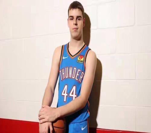 吉昂19分11板6助NBA雄鹿11093大勝雷霆喬17分4板2助