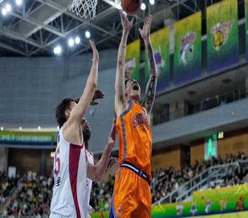 上海男籃11494戰(zhàn)勝山西隊(duì)，衛(wèi)冕CBA俱樂部杯冠軍