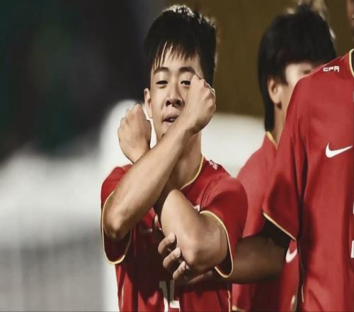 鄺兆鐳，在中超壓根沒(méi)有球踢