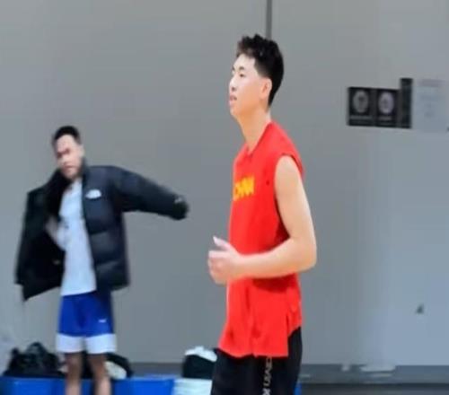 崔永熙回家鄉(xiāng)！做公益走進(jìn)校園，打野球身體狀況變好，即將復(fù)出了