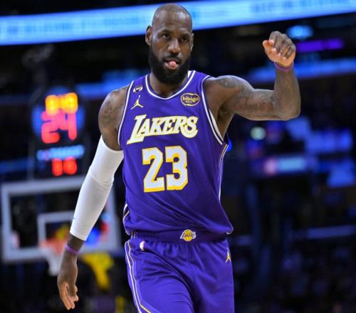 28分10板12助！就在今天，2項(xiàng)前無古人的NBA紀(jì)錄被老詹達(dá)成了