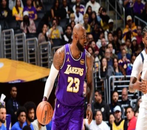 詹皇霸氣回應(yīng)41歲砍三雙：我仍能高水平打多個(gè)賽季