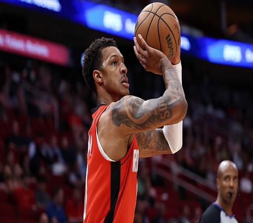 太容易被影響了！火箭鋒線新星后三節(jié)和第一節(jié)的表現(xiàn)真是判若兩人