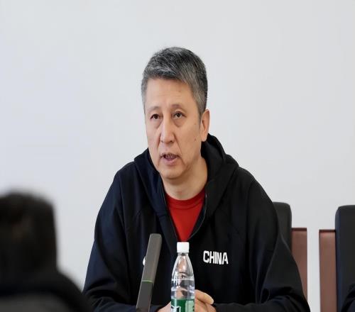 男籃開會遭批！不止內(nèi)容老套無新意胡明軒疑似看手機助教打瞌睡