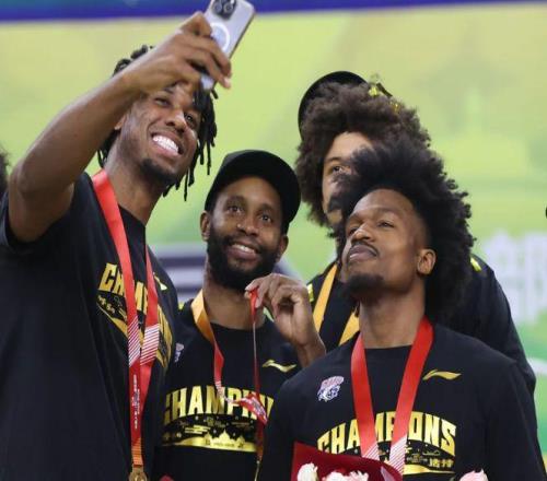 冠軍經(jīng)驗(yàn)+一技能保底！上海男籃若想拿雙冠，第四外援真的不能換