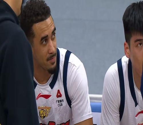 奎因or麥考爾2選1！廣東隊(duì)被迫囤積內(nèi)線群，杜鋒將打造雙大外援