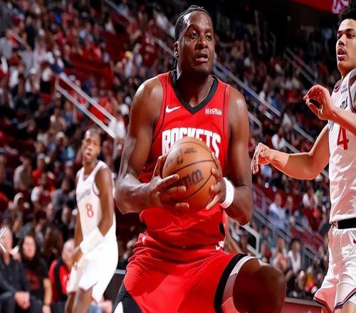 其實(shí)護(hù)框能力還不錯(cuò)，但火箭根本不敢更多地使用這位內(nèi)線(xiàn)老將