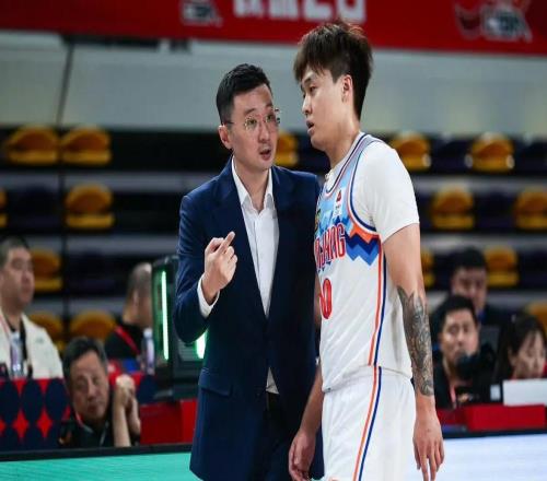 推翻重建吧！CBA土豪俱樂(lè)部高薪挖球員一場(chǎng)空，已有兩人賽季報(bào)銷(xiāo)