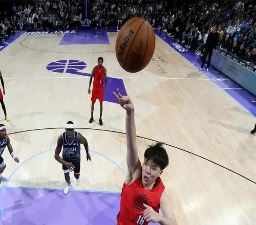 楊瀚森2罰得2分！場(chǎng)均罰球命中率94.4%超庫(kù)里，還有1數(shù)據(jù)聯(lián)盟前三