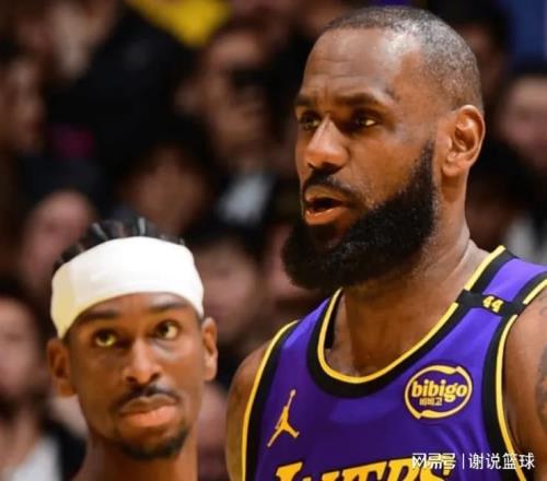 湖人后程發(fā)力完美收官，詹姆斯三雙保下限，兩先發(fā)隊(duì)友更高效