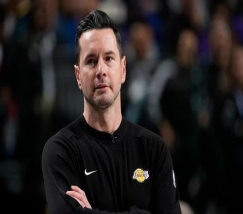 雷迪克：詹東里三核心一起只打10場(chǎng)球，我對(duì)目前戰(zhàn)績(jī)感到滿意