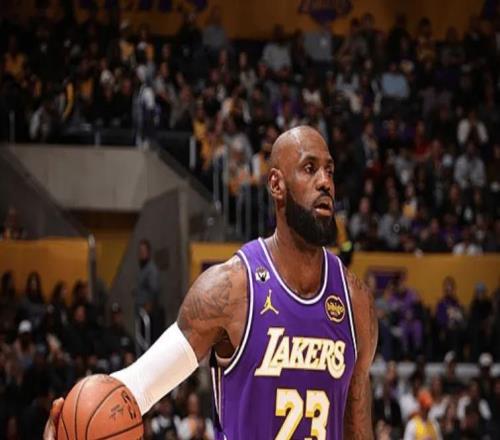 湖人大勝獨行俠！老詹三雙帶隊，里弗斯+眾將齊爆，肯納德地位低