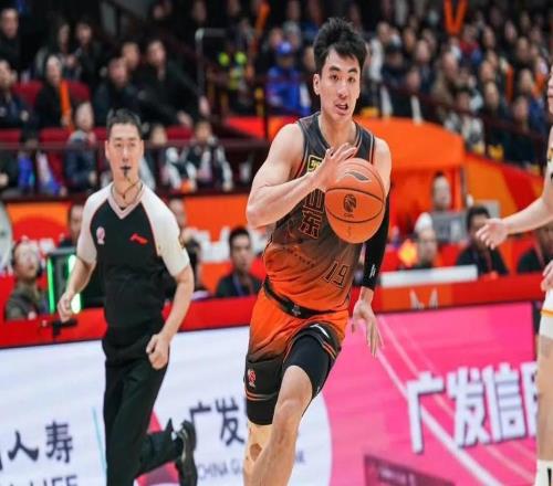 山東男籃頭號(hào)混子！場(chǎng)均1.9分，年薪百萬(wàn)，邱彪嫡系