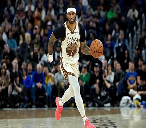 雷打不動(dòng)啊！明明場(chǎng)上效果一塌糊涂，勇士還是堅(jiān)持讓他繼續(xù)出場(chǎng)