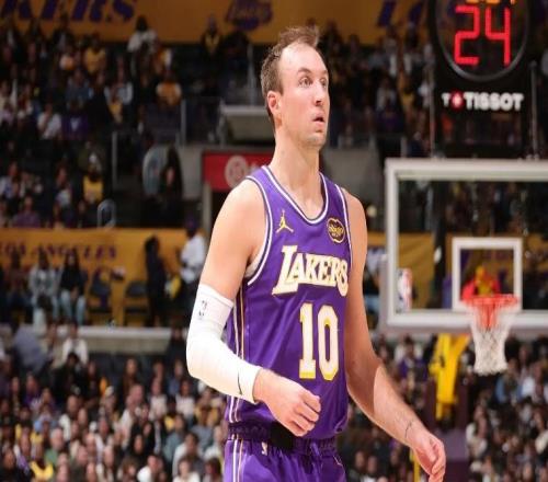 場(chǎng)上效果還算不錯(cuò)，但湖人還遠(yuǎn)沒(méi)有發(fā)揮出超級(jí)投手的最大價(jià)值