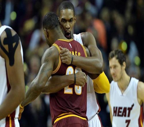 很生氣，克里斯波什談?wù)材匪乖谧詈笠豢滩虐l(fā)短信告知離開熱火