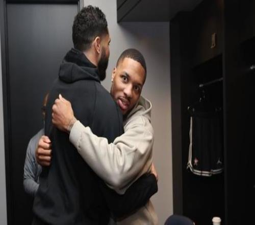 利拉德：我一直和塔圖姆交流他唯一關(guān)心的是做回自己