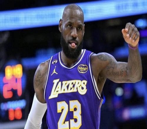 官方：詹姆斯不會出席今日全明星媒體日，將于明日接受采訪