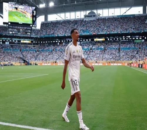 馬卡盛贊阿諾德：他是皇馬進(jìn)攻節(jié)拍器，弧線長(zhǎng)傳媲美貝克漢姆