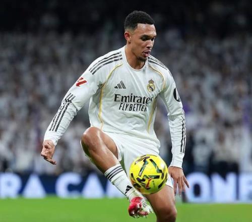 1000萬超值！皇馬飛翼代表作：彎刀助攻11次長傳盤活全隊(duì)