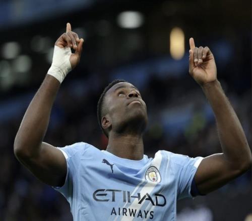 恭喜！新援鐵衛(wèi)斬獲曼城生涯處子球2000萬(wàn)英鎊買他堪稱神來(lái)之筆